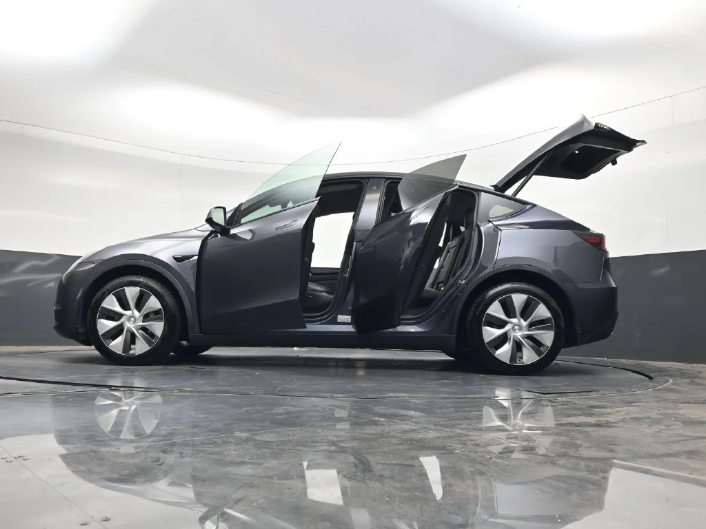 Used 2021  Tesla Long Range image 37