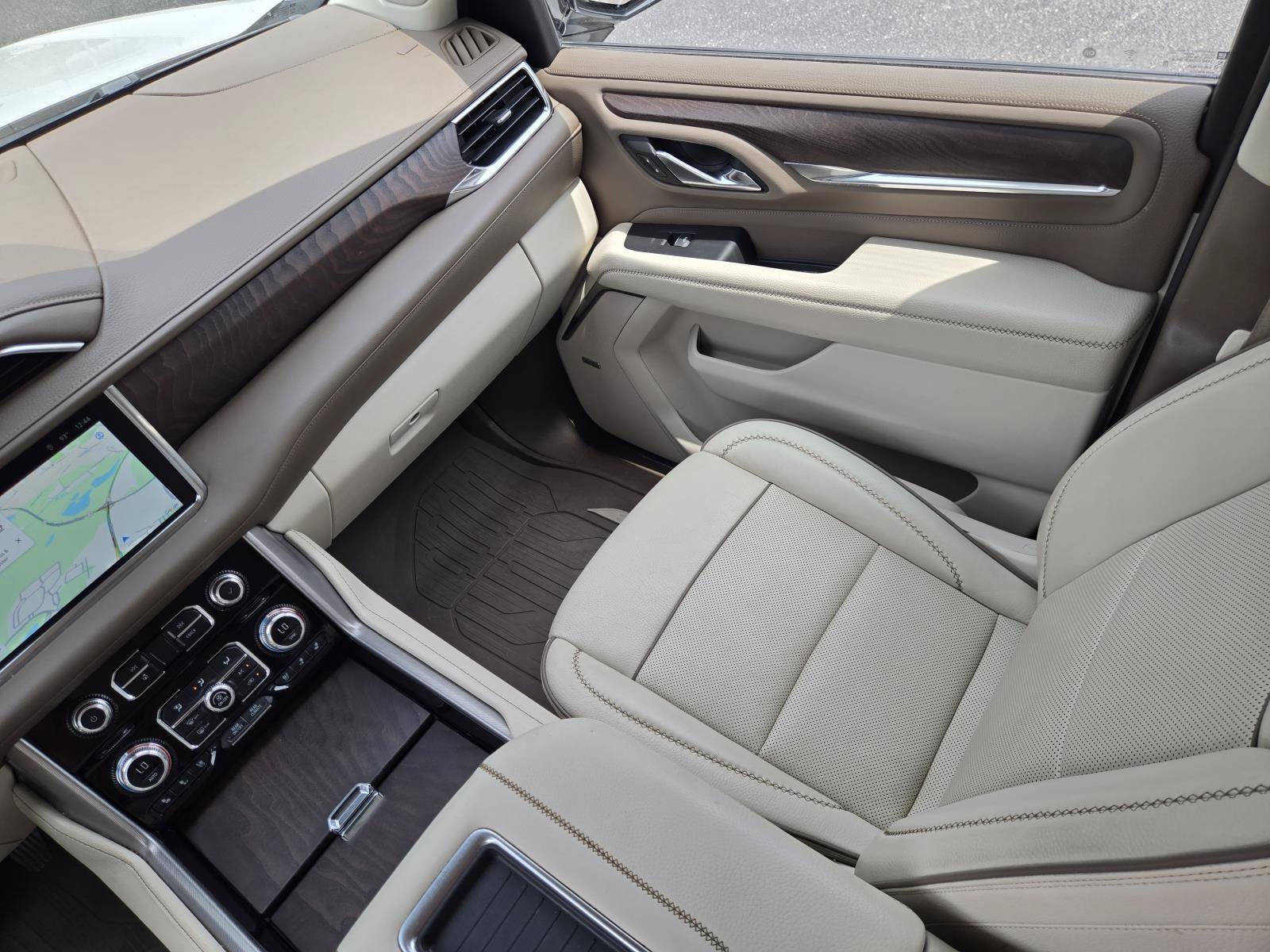 Used 2023 White GMC Denali image 17