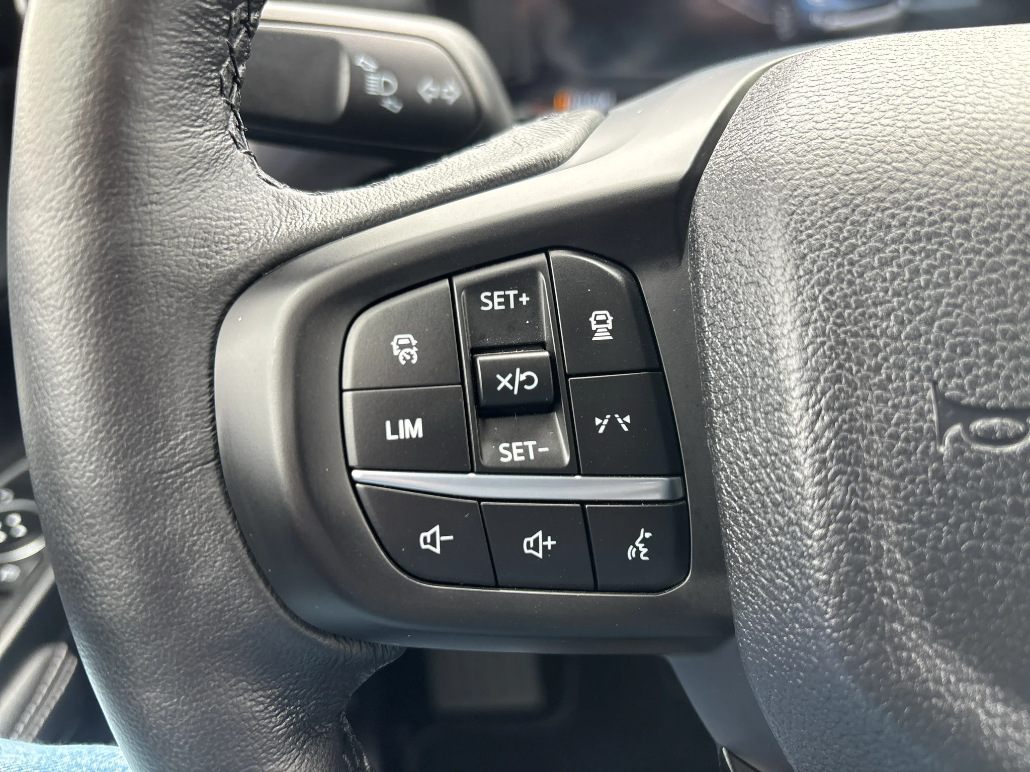 Used 2025 Oxford White Ford LARIAT image 14
