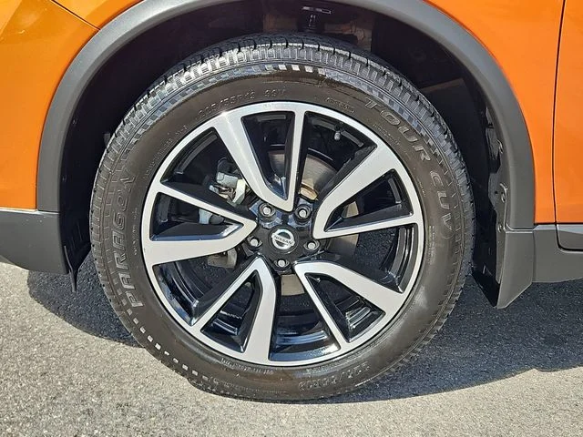 Used 2020 Orange Metallic Nissan SL image 9