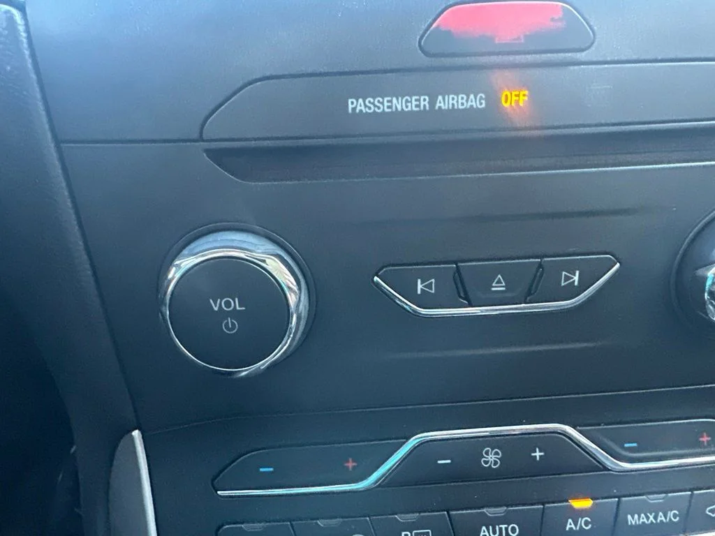 Used 2018 White Ford SEL image 19
