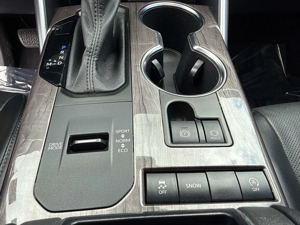 Used 2022  Toyota Limited image 36