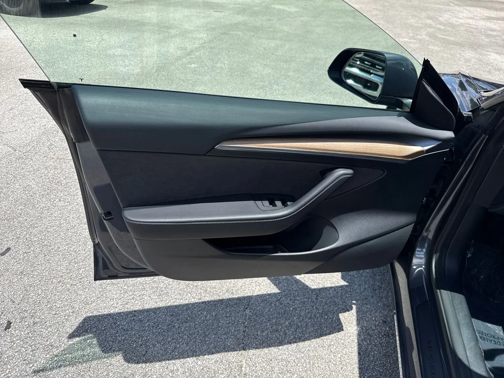 Used 2022  Tesla Long Range image 13
