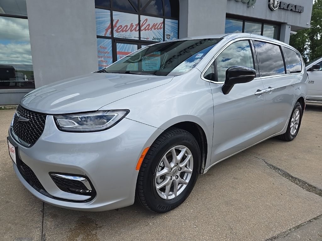 Used 2024 Chrysler Pacifica Touring L with VIN 2C4RC1BGXRR172361 for sale in Kansas City