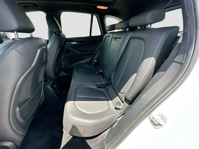 Used 2019 White BMW sDrive28i image 25