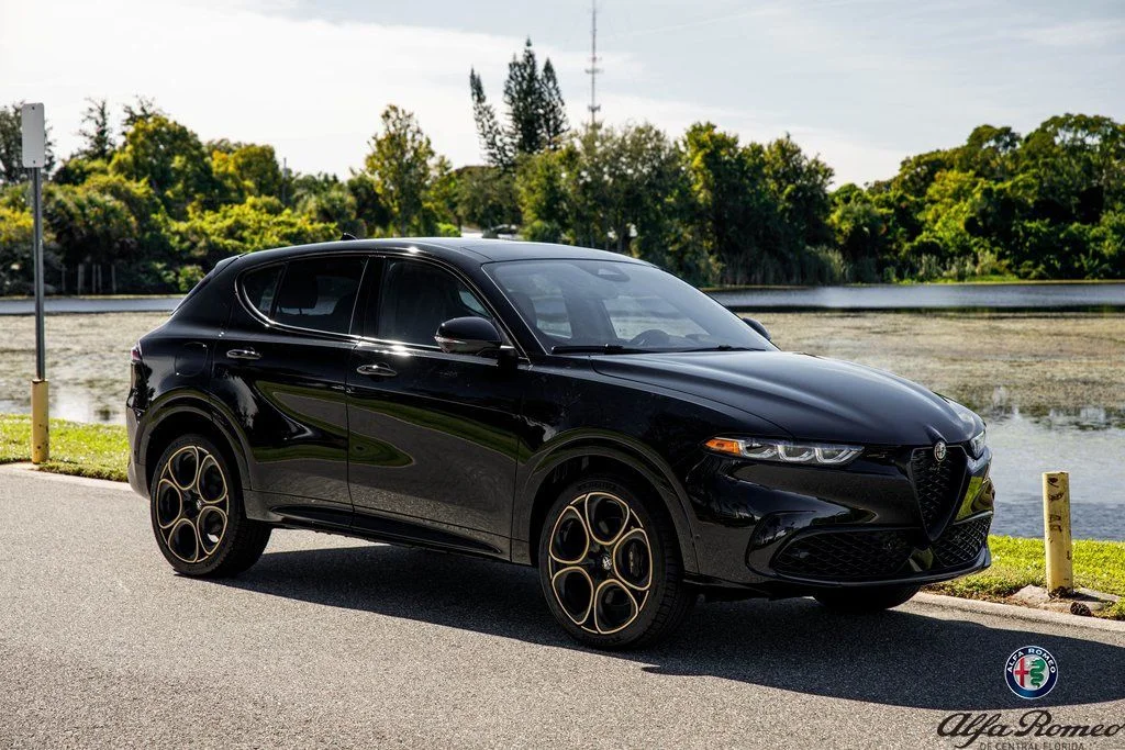2025 Alfa Romeo Tonale 2.0 Intensa's photo