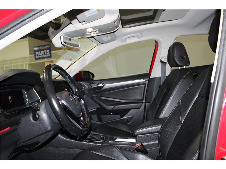 Used 2019 Red Volkswagen SEL image 10