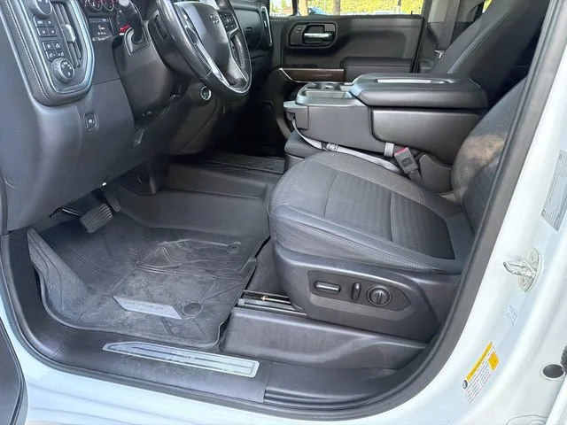 Used 2019 SUMMIT WHITE Chevrolet RST image 9