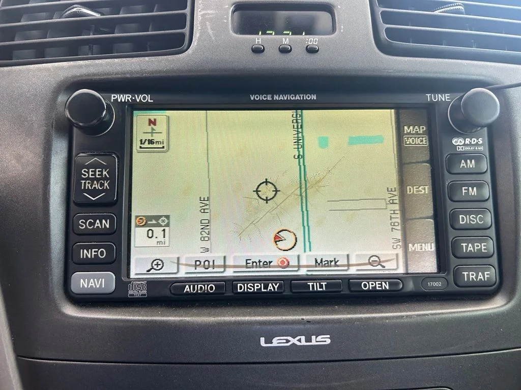 Used 2002  Lexus 300 image 10