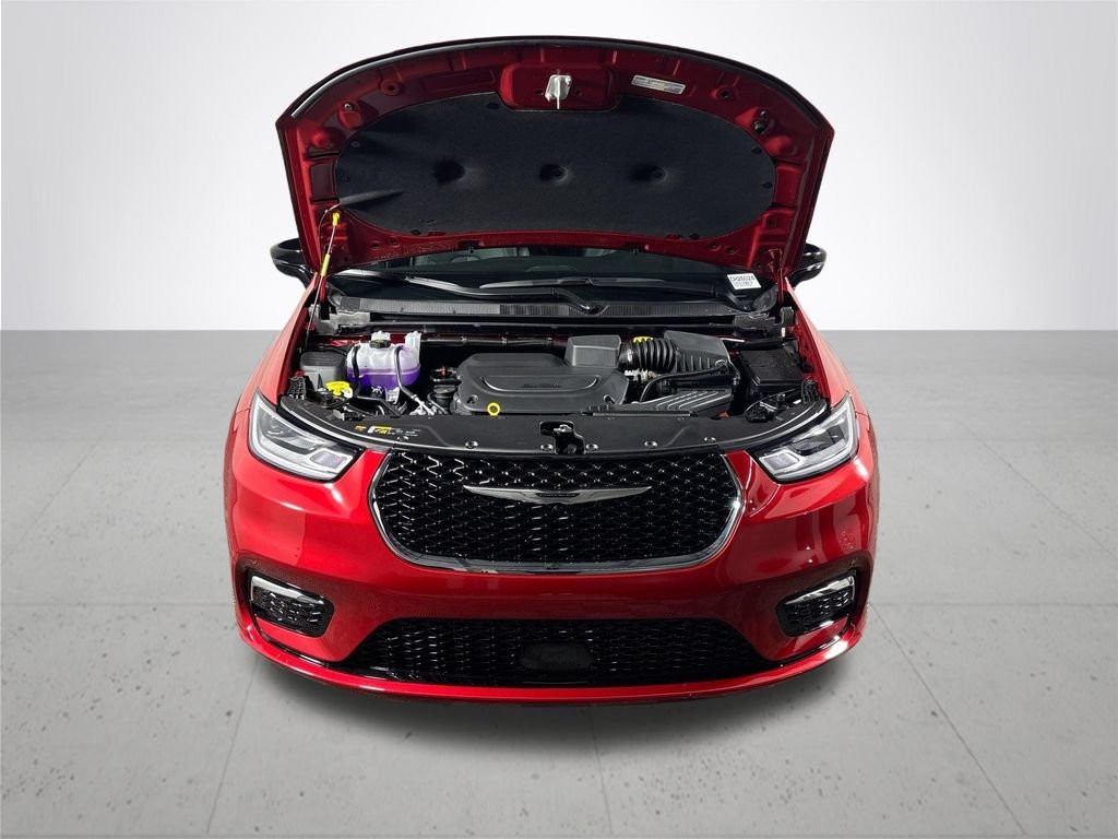 New 2026 Red Hot Pearl-Coat Exterior Paint Chrysler Select image 22