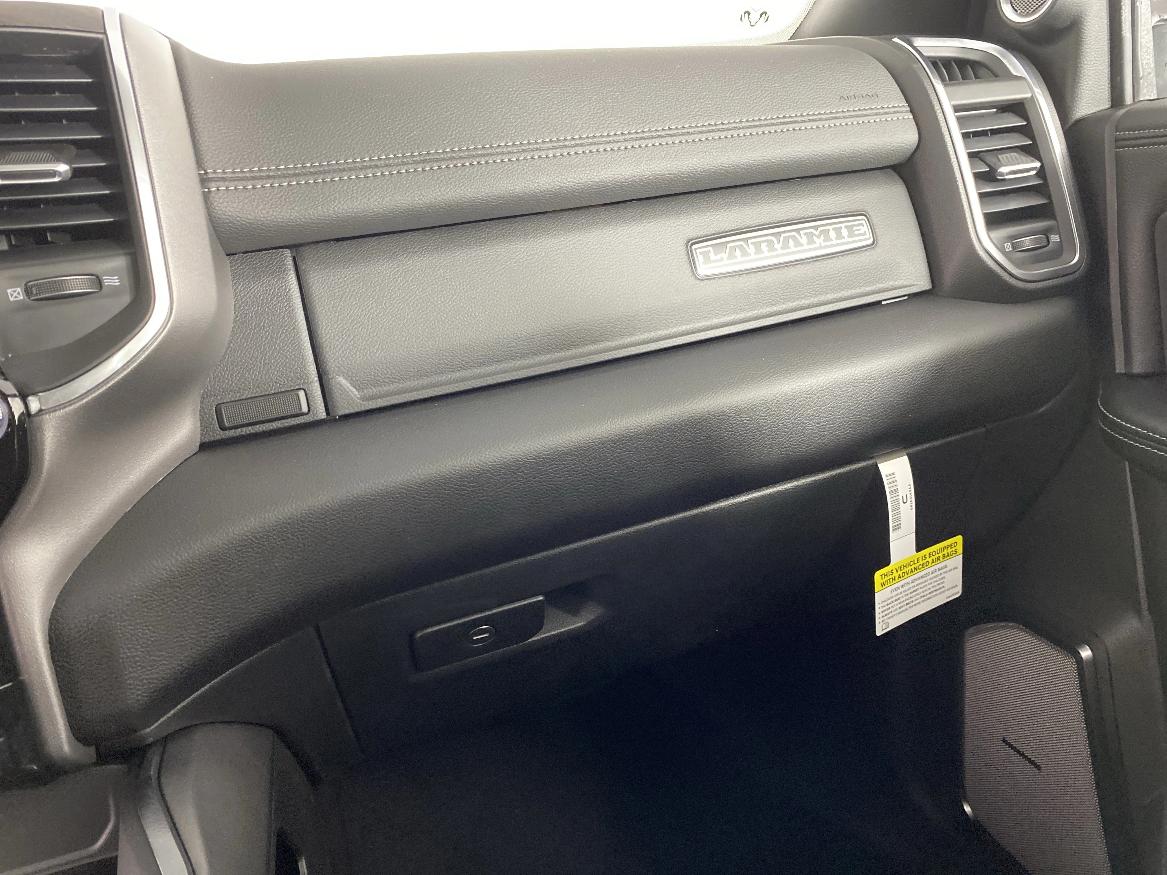 New 2026 Diamond Black Crystal Pearl-Coat Exterior Paint RAM Laramie image 31