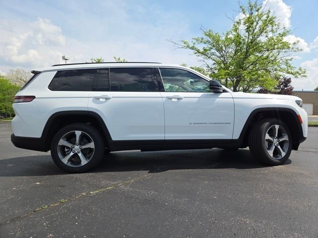 New 2026 Bright White Clear-Coat Exterior Paint Jeep Limited image 31