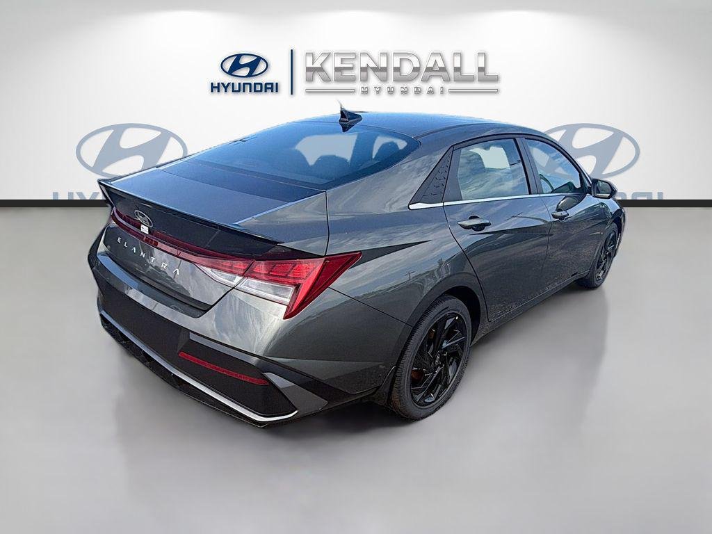 New 2026 Amazon Gray Hyundai SEL Sport Premium image 6