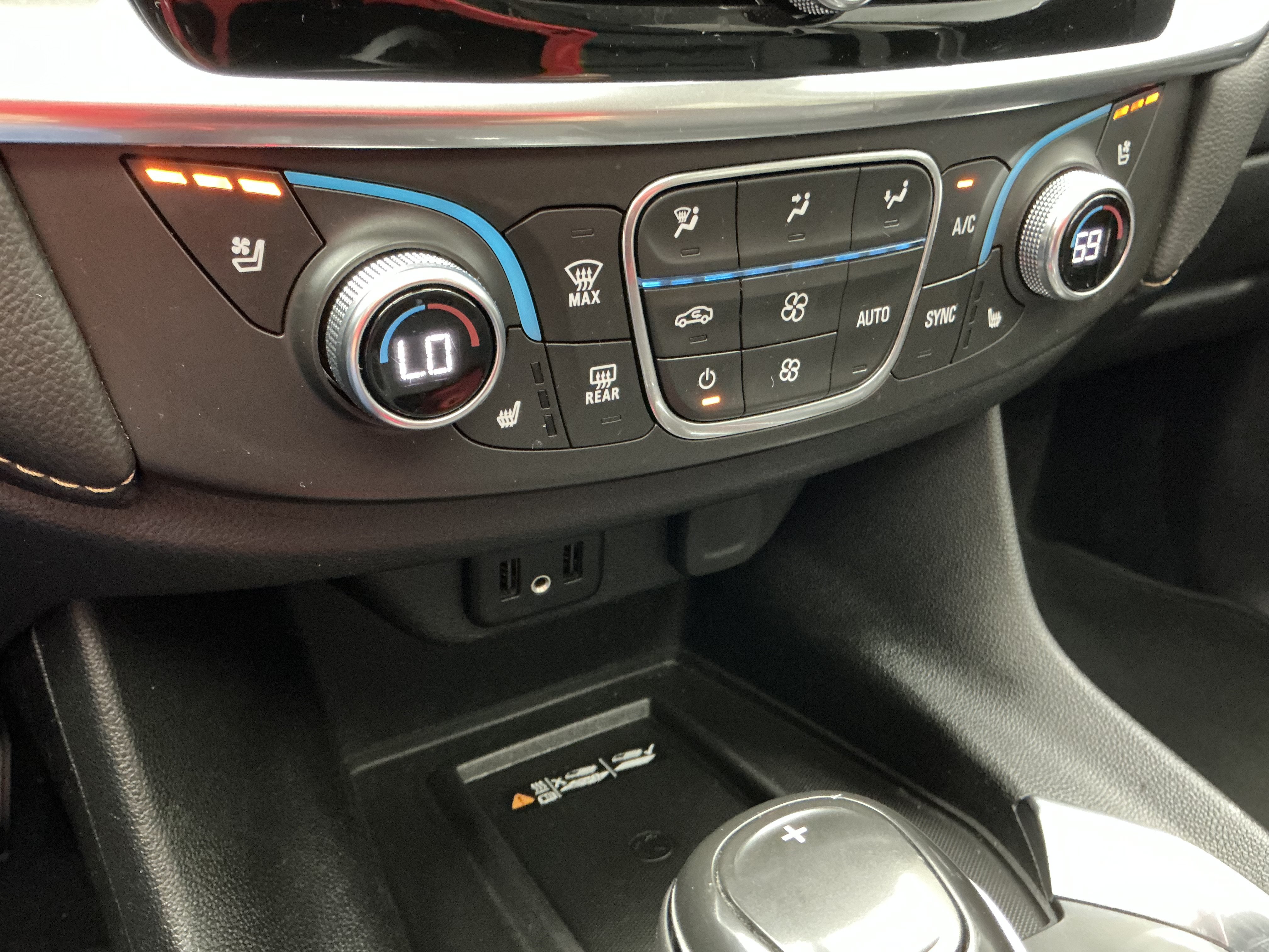 Certified Used 2019 Iridescent Pearl Tricoat Chevrolet Premier image 12