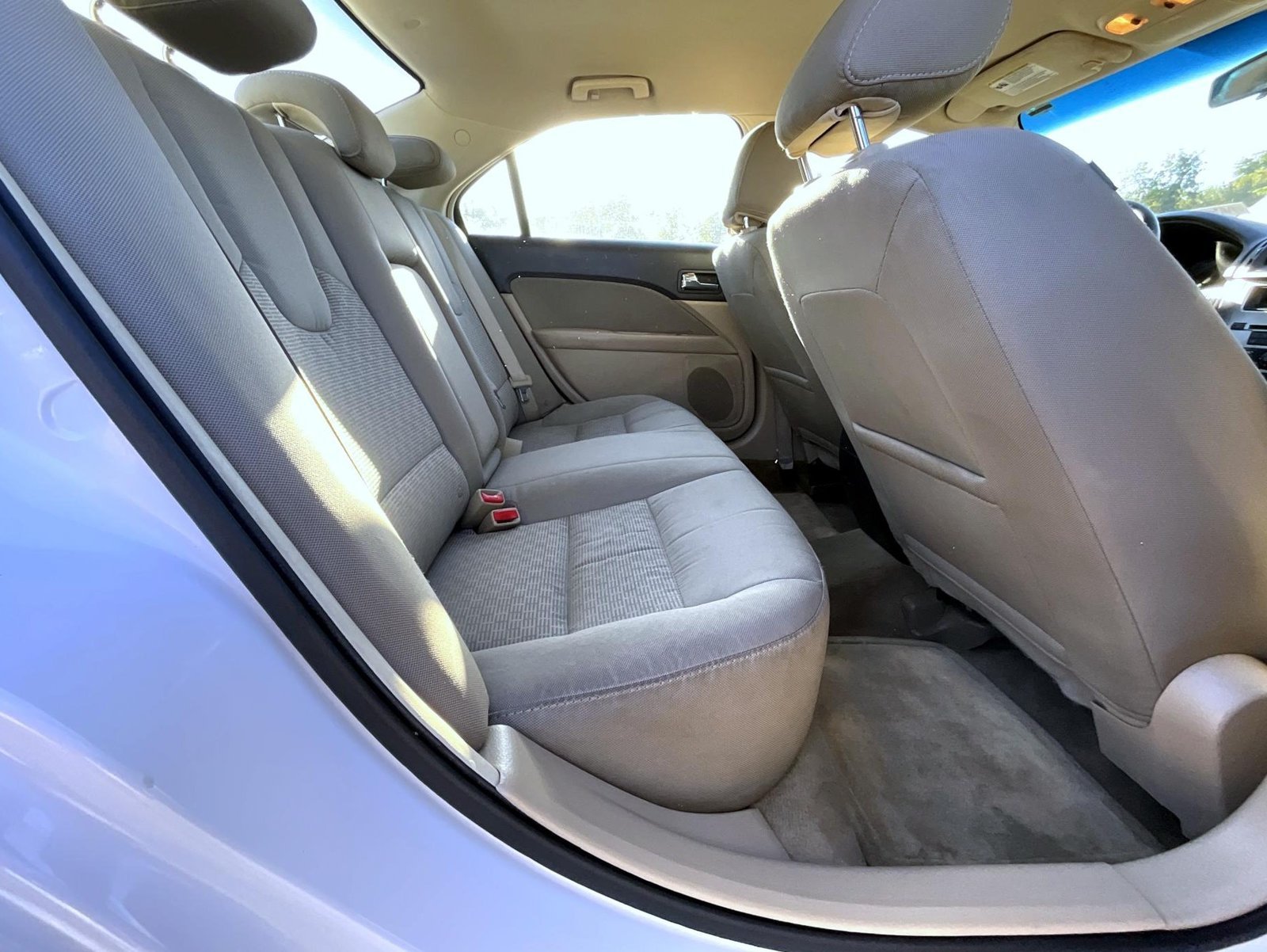 Used 2012 White Ford SE image 21