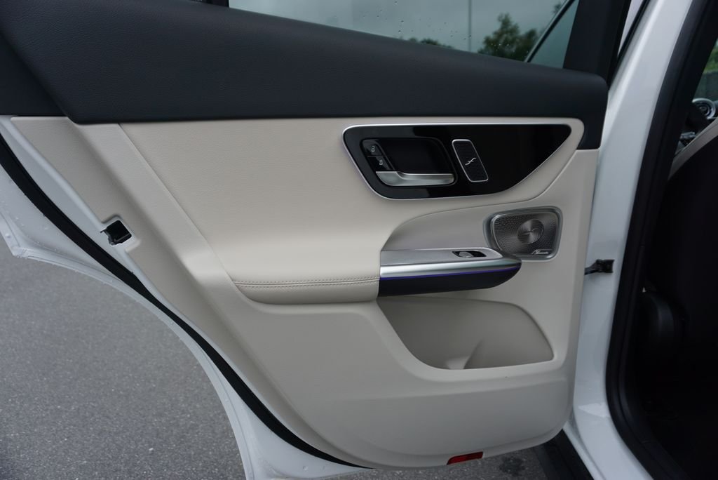 Used 2026 Polar White Mercedes-Benz GLC 300 image 44