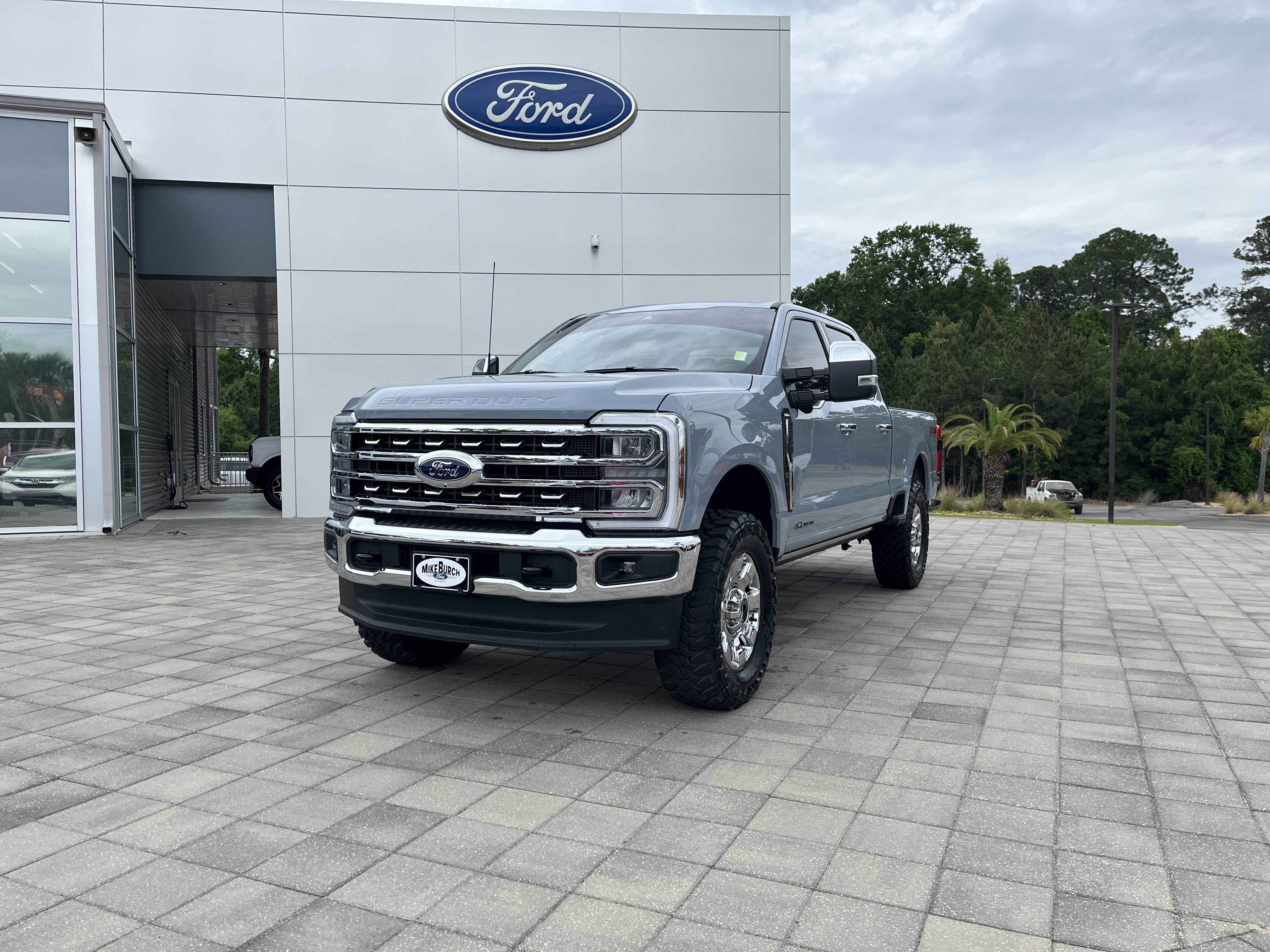 New 2026 Glacier Gray Metallic Tri-Coat Ford F-250® Lariat® image 2