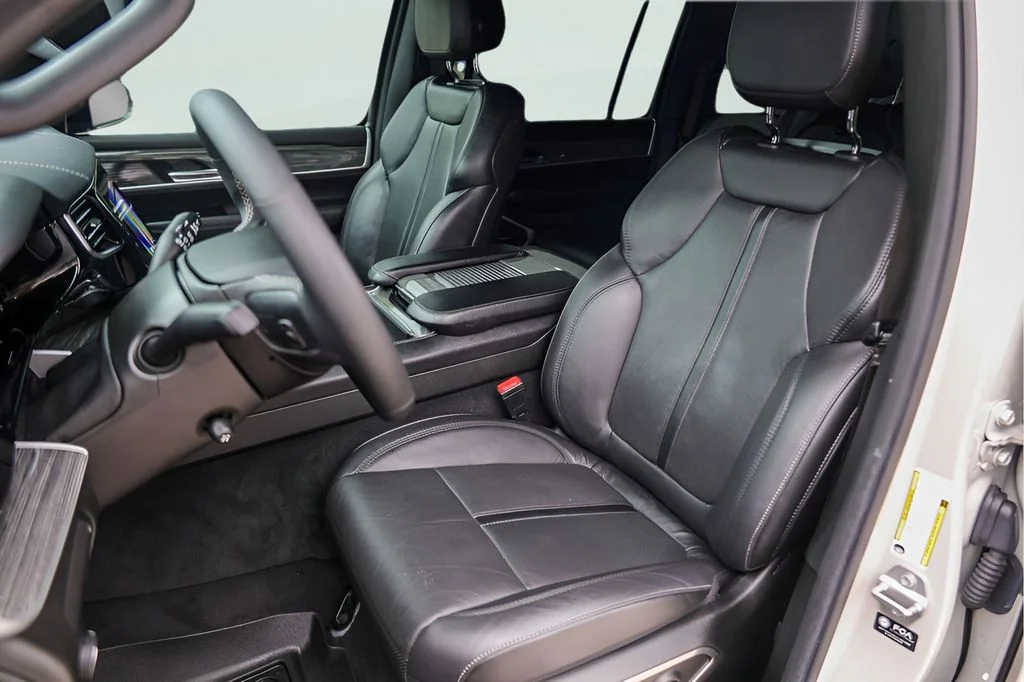 Used 2022 White Jeep Series III image 10