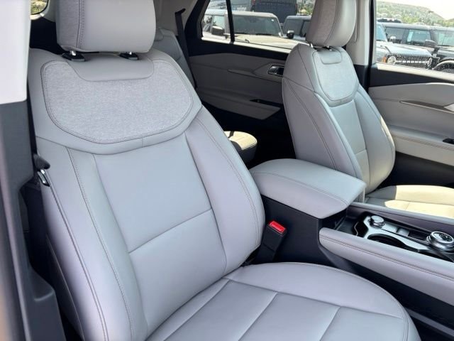 New 2026 Star White Metallic Tri-Coat Ford Active image 23