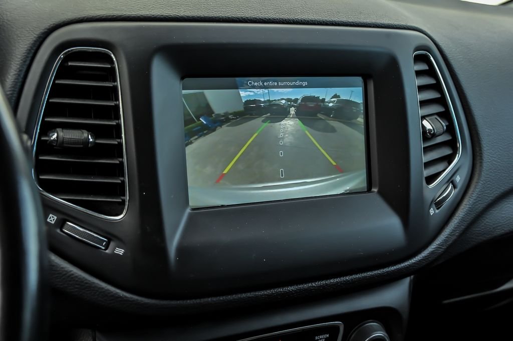 Used 2020 Silver Jeep Latitude image 26