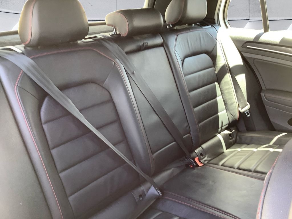 Used 2015 White Volkswagen Autobahn image 16