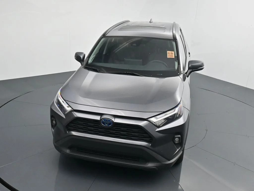 Used 2022 Gray Toyota XLE Premium image 18