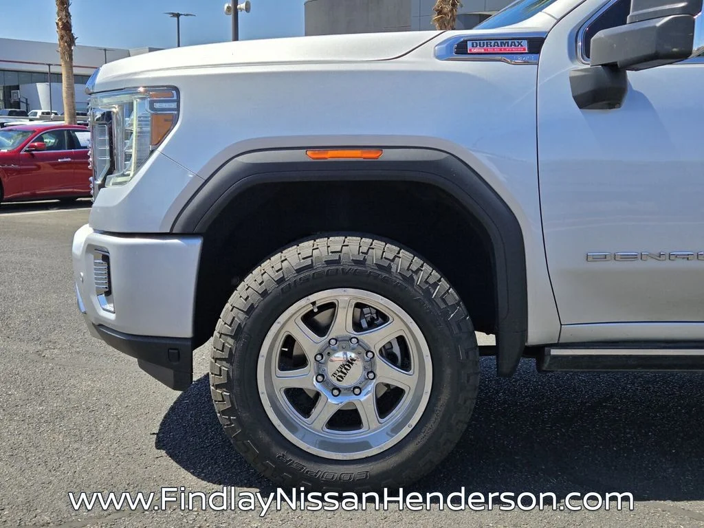 Used 2021 Silver GMC Denali image 9