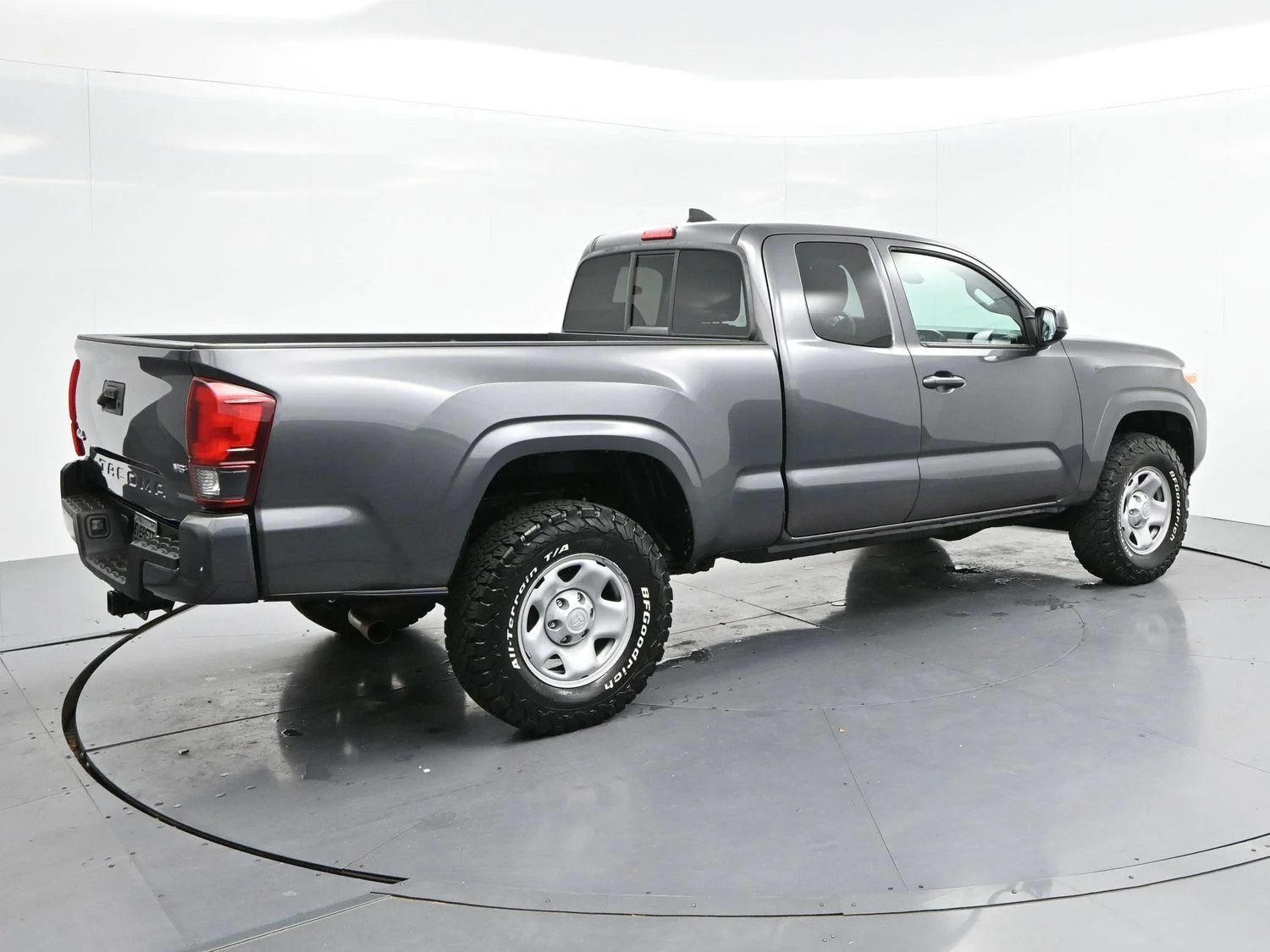 Used 2019 Magnetic Gray Metallic Toyota SR5 image 7