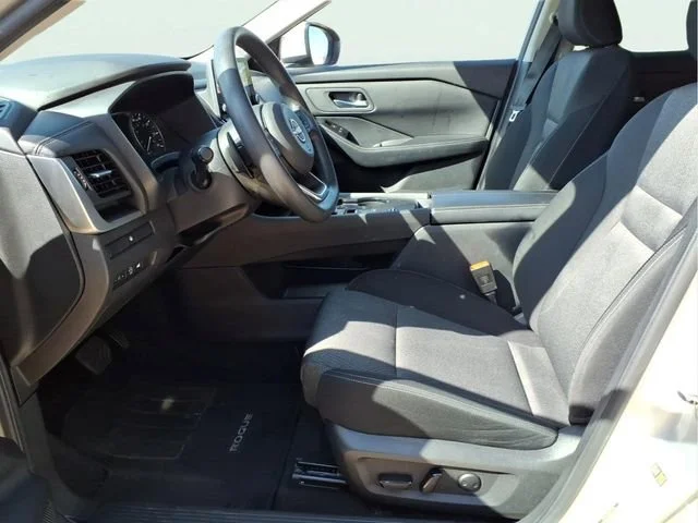 Used 2024  Nissan SV image 18
