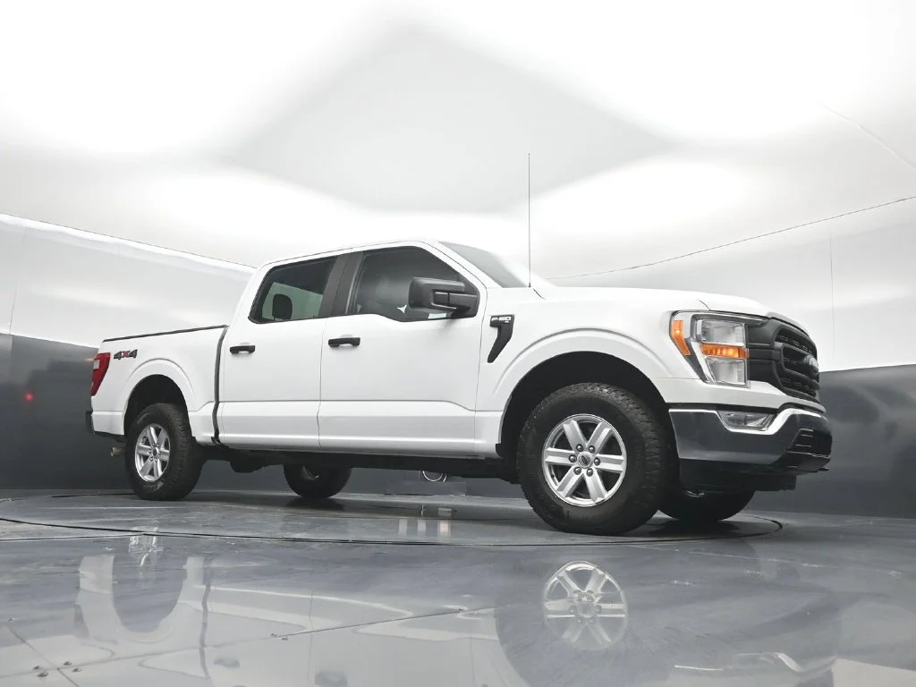 Used 2021 White Ford XL image 3