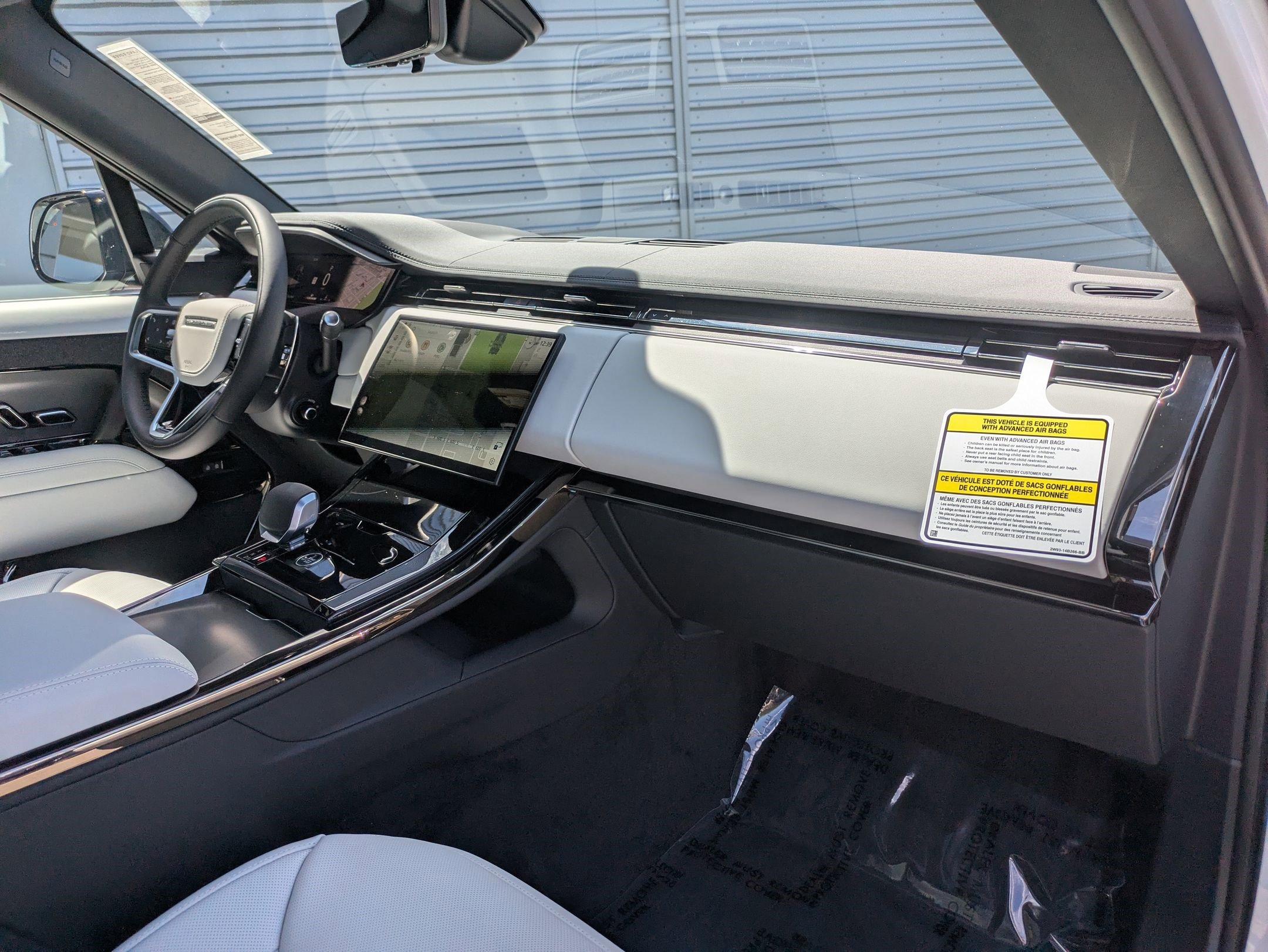 New 2026 Fuji White Land Rover P360 SE image 30