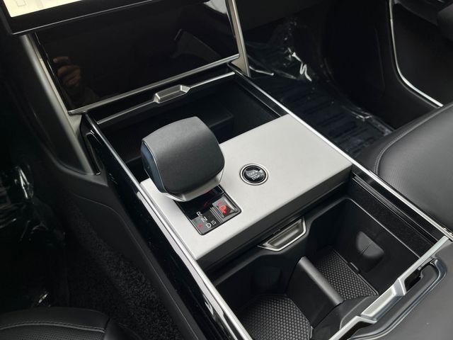 New 2026 Eiger Grey Land Rover SE image 24