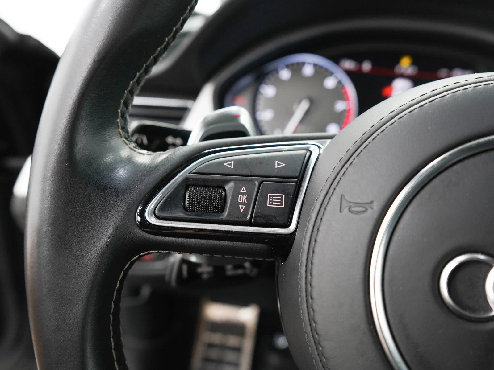 Used 2015 Daytona Gray Pearl Audi 4.0T image 28