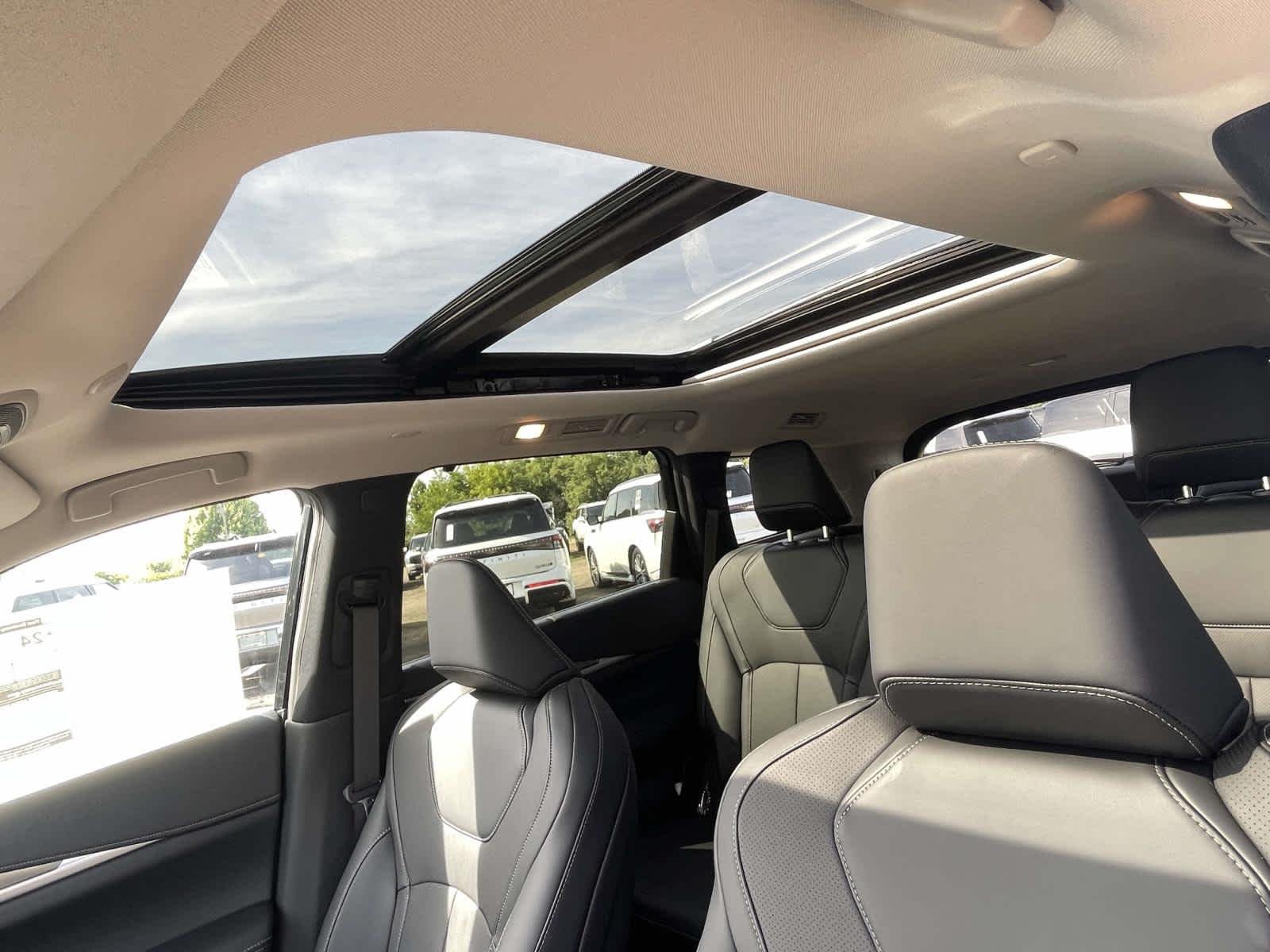 New 2026 Mineral Black INFINITI LUXE image 5