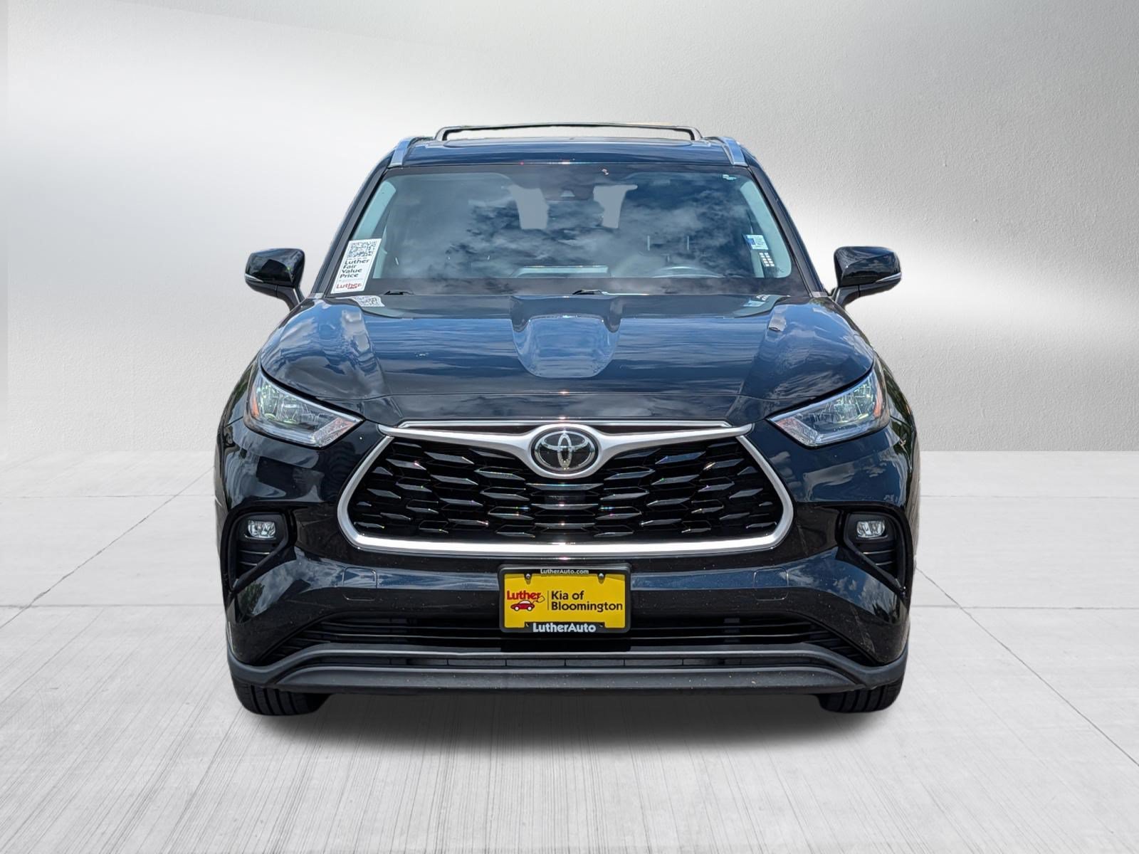 Used 2020 Toyota Highlander XLE with VIN 5TDGZRBH5LS034691 for sale in Bloomington, Minnesota