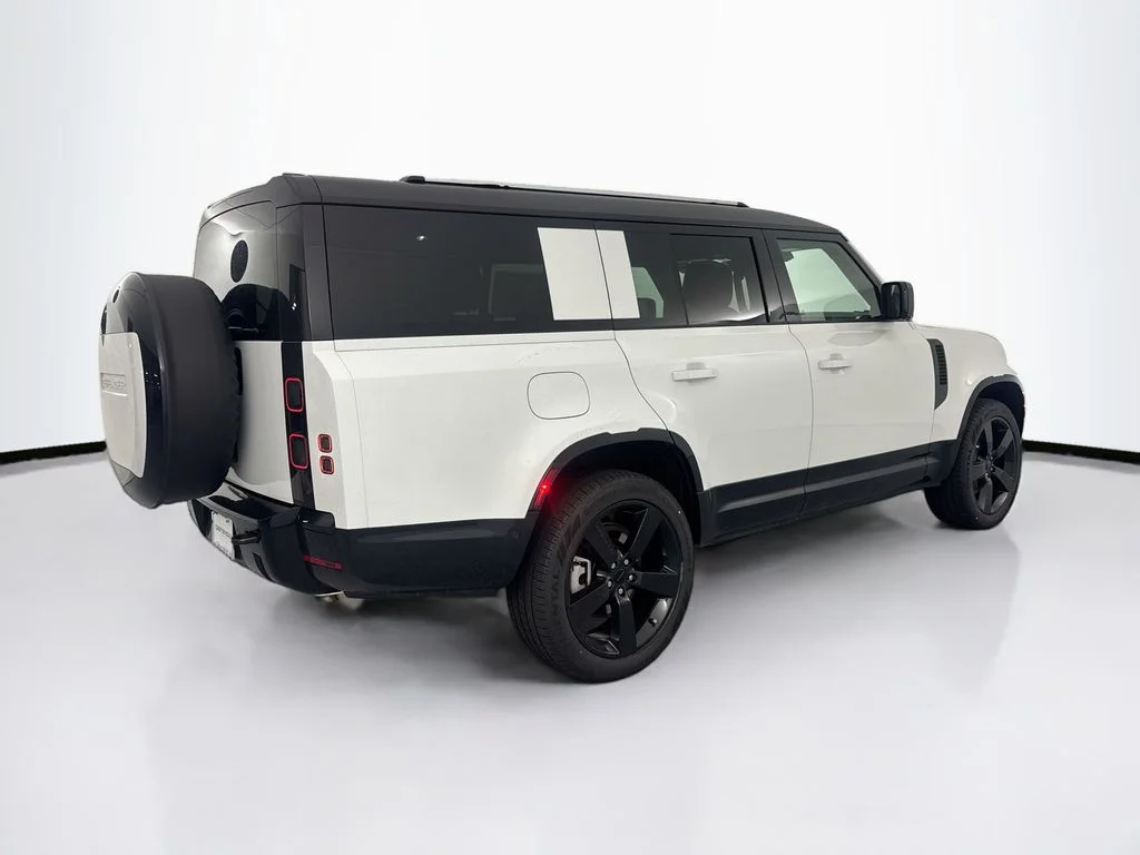 New 2026 White Land Rover X-Dynamic SE image 5
