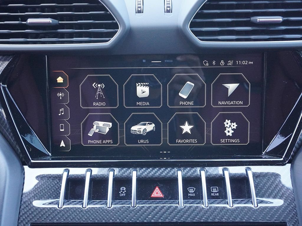 Used 2022 Black Lamborghini Base image 48
