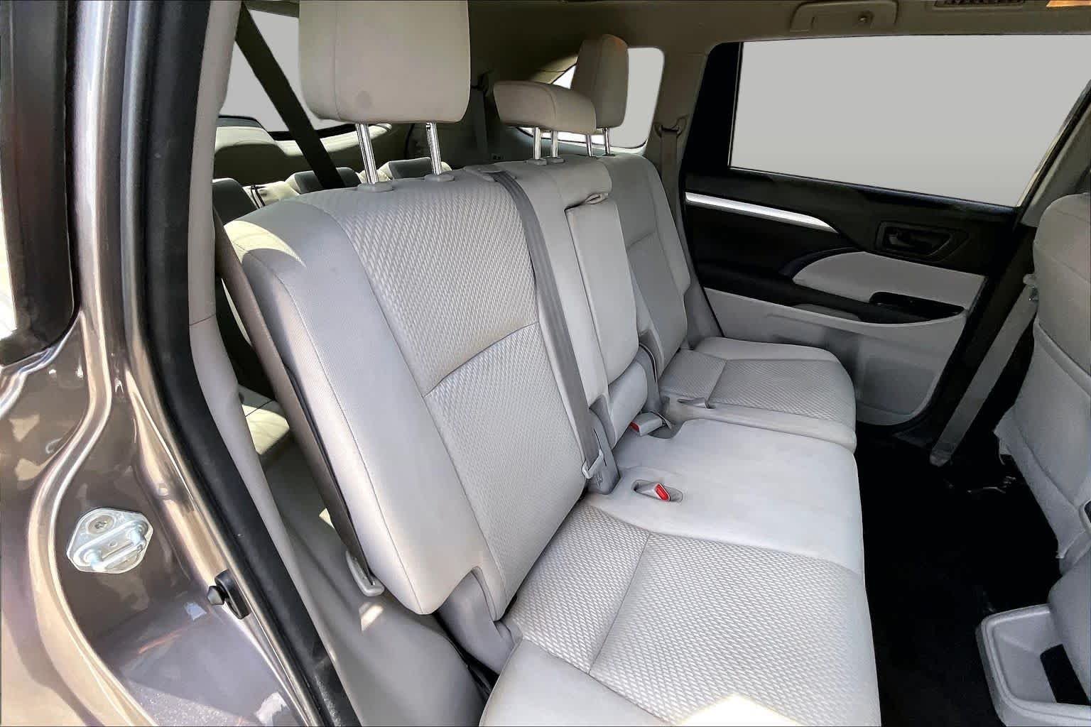 Used 2018 Predawn Gray Mica Toyota LE image 19