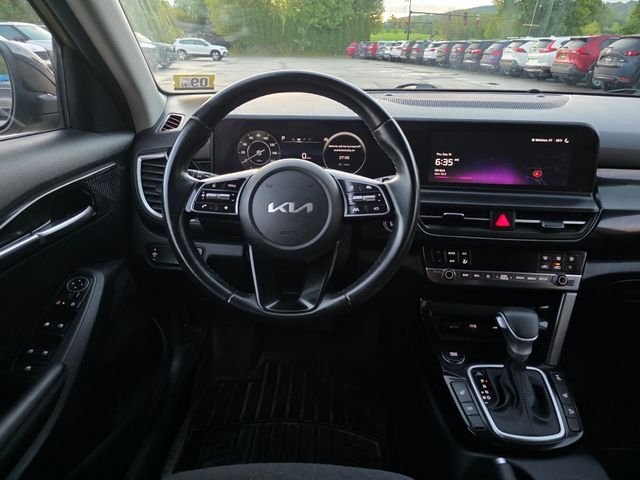 Used 2024 Green Kia S image 19