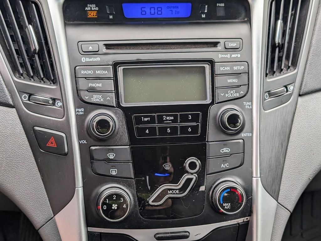 Used 2013 Blue Hyundai GLS image 19
