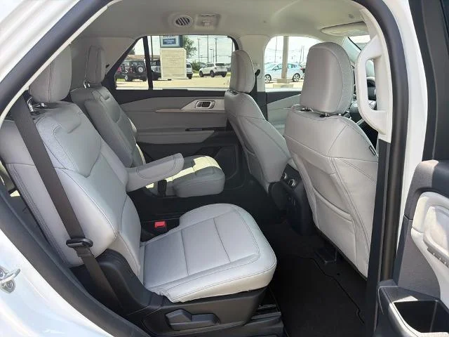 New 2026 Star White Metallic Tri-Coat Ford Active image 47