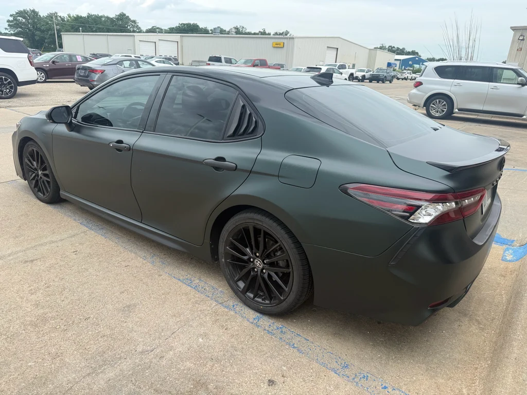 Used 2022  Toyota XSE V6 image 8