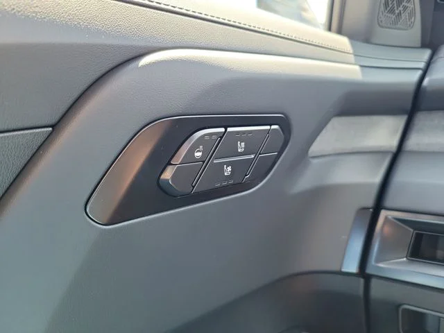 New 2027 Glacial White Pearl Kia X-Line EX image 29