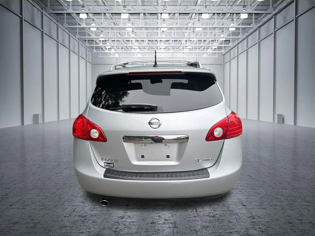 Used 2012 Silver Nissan SL image 4
