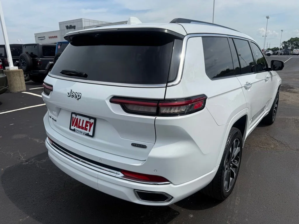 Used 2021 White/off-white Jeep Overland image 5