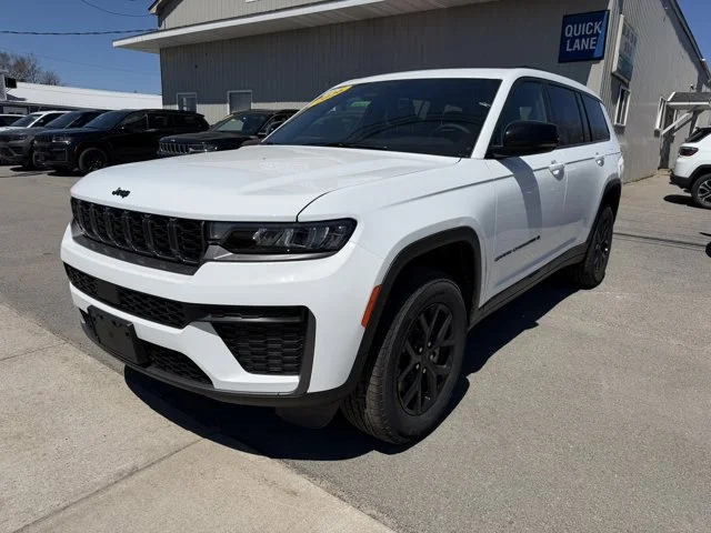 New 2026 Bright White Clear-Coat Exterior Paint Jeep Laredo Altitude image 1