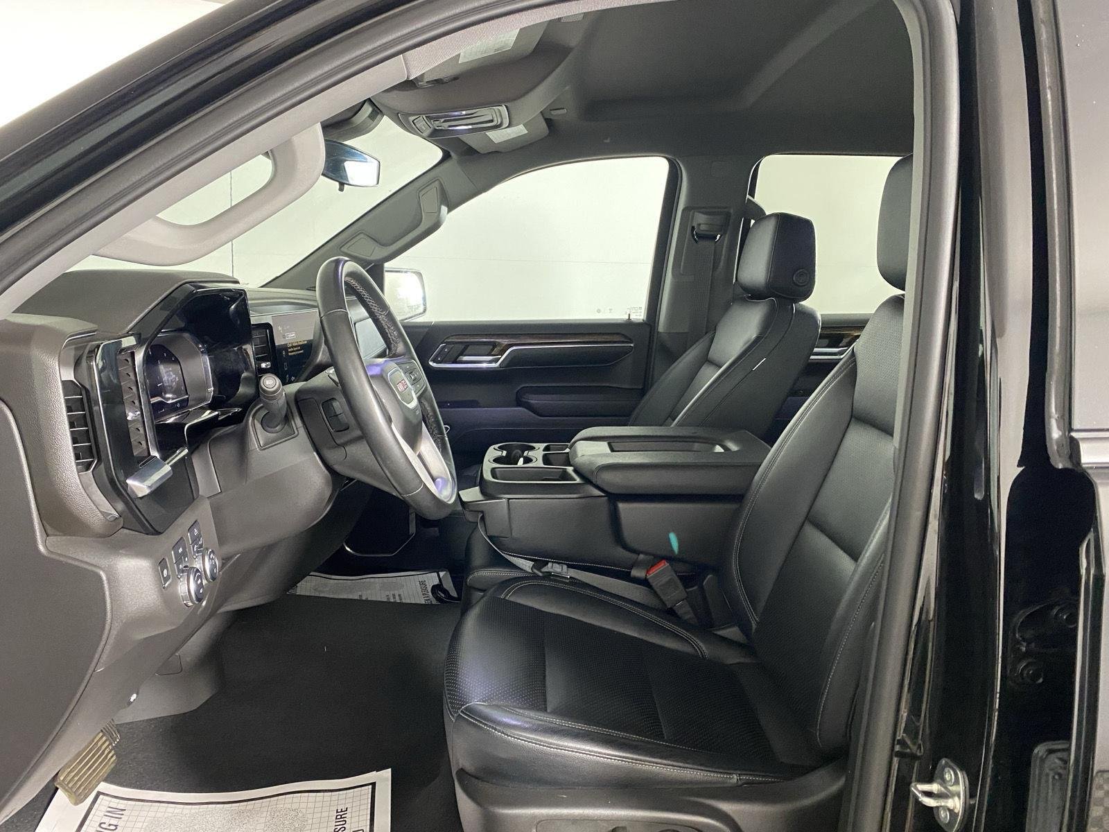 Used 2024 Onyx Black GMC Elevation image 18