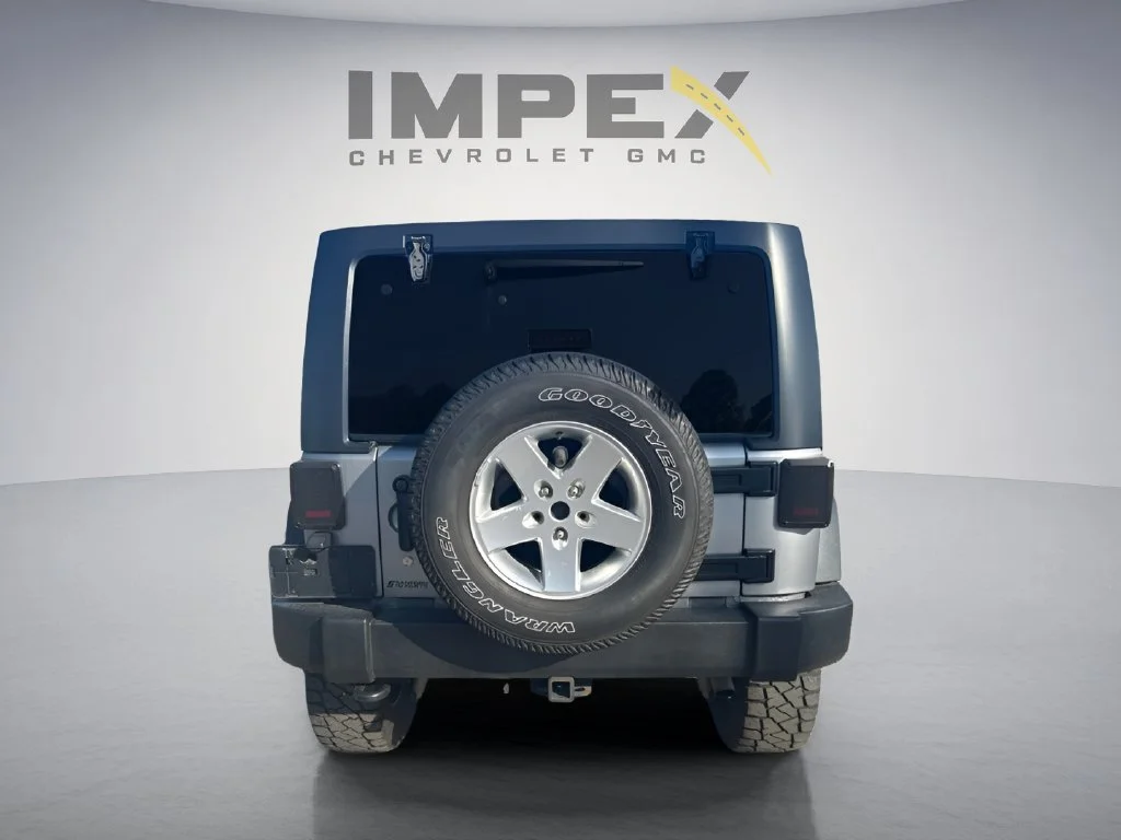 Used 2017  Jeep Sport image 4