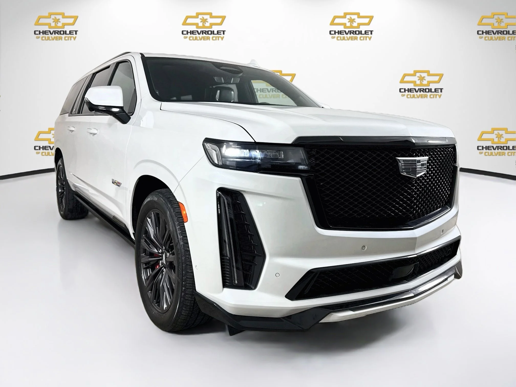 Used 2023 Crystal White Tricoat Cadillac Escalade ESV-V image 1