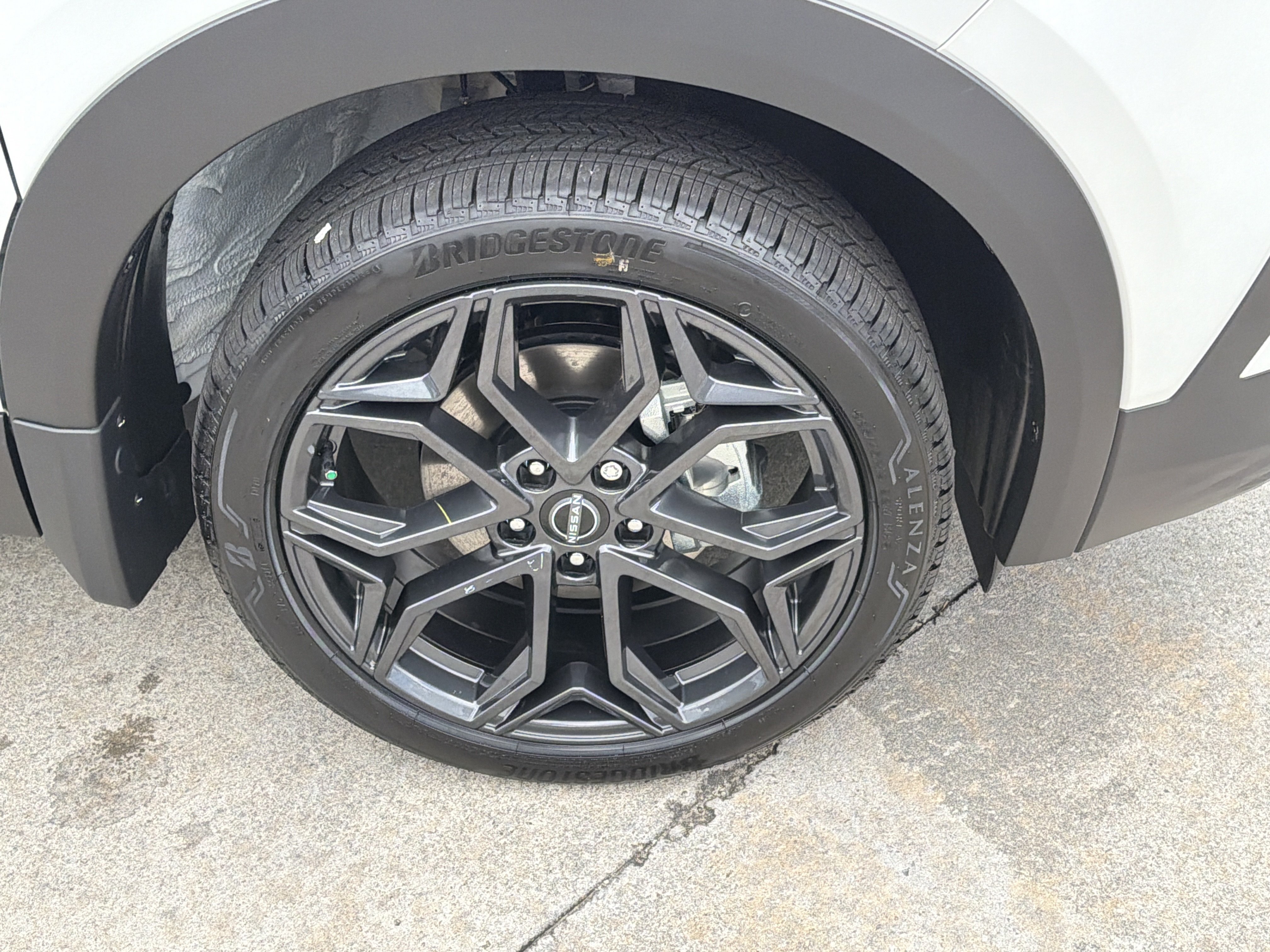 New 2026 Aspen White Tricoat/Super Black Nissan SR image 13